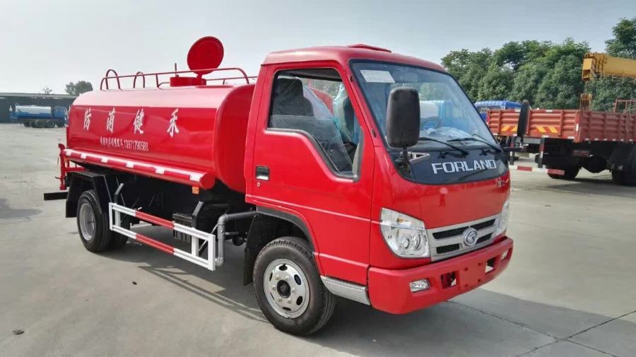 灑水車廠家：再添一臺消防灑水車